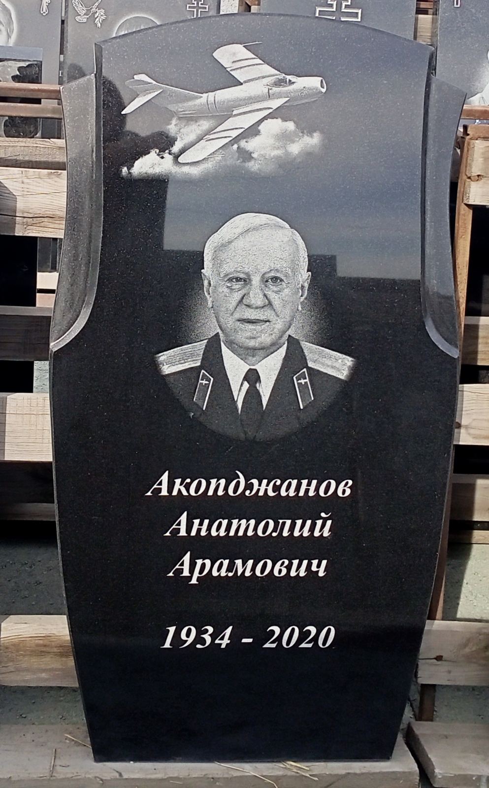 Памятник №092 из черного гранита — фото 2